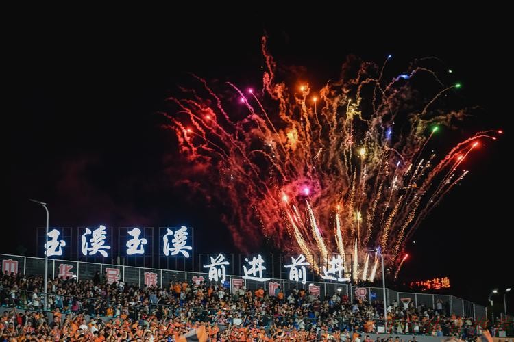 开云官网：新华社：一片情怀与一方足球